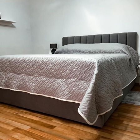 Vila Kodra Тирана Экстерьер фото